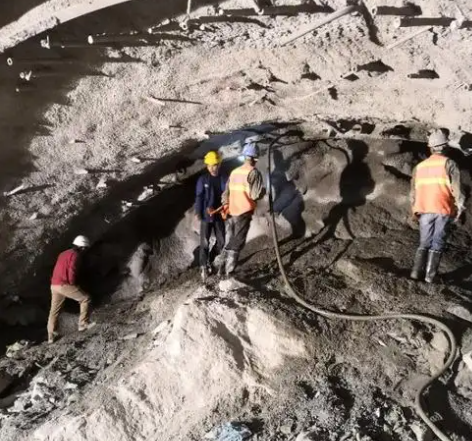 景泰拱顶带模注浆料的施工流程及注意事项